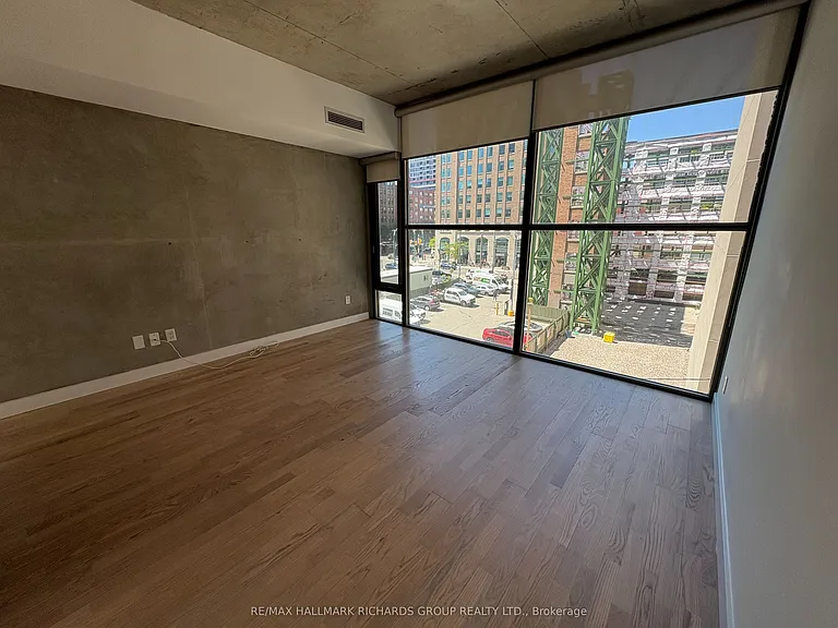 25 Oxley St #404 — Photo 8