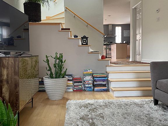 3rd image of 2532 N Marshfield Ave #1