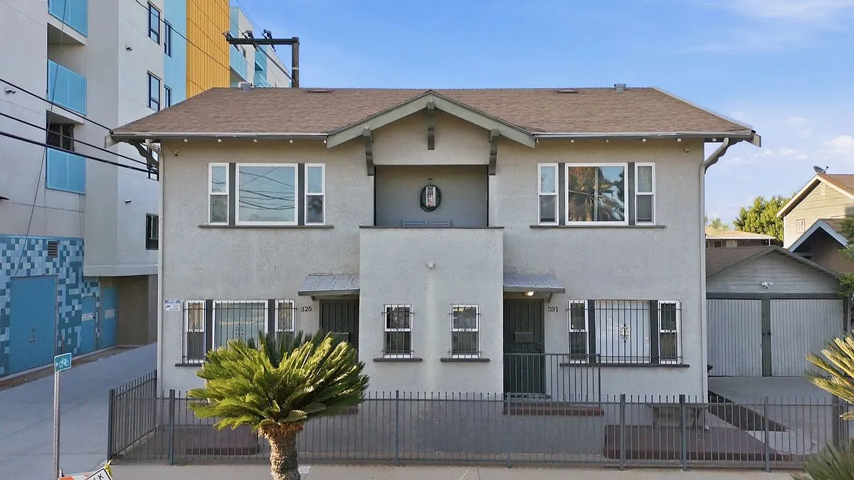 1 bed, 1.0 bath, 691 sqft, $2,200 — Photo 1