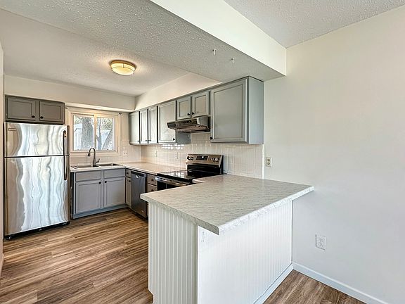 Kitchen/Breakfast Bar