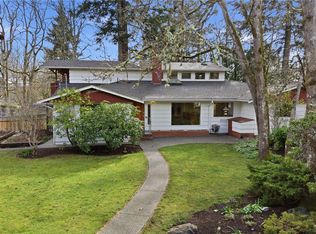 350 Benjamin Rd, Saanich, BC V8Z 4W1