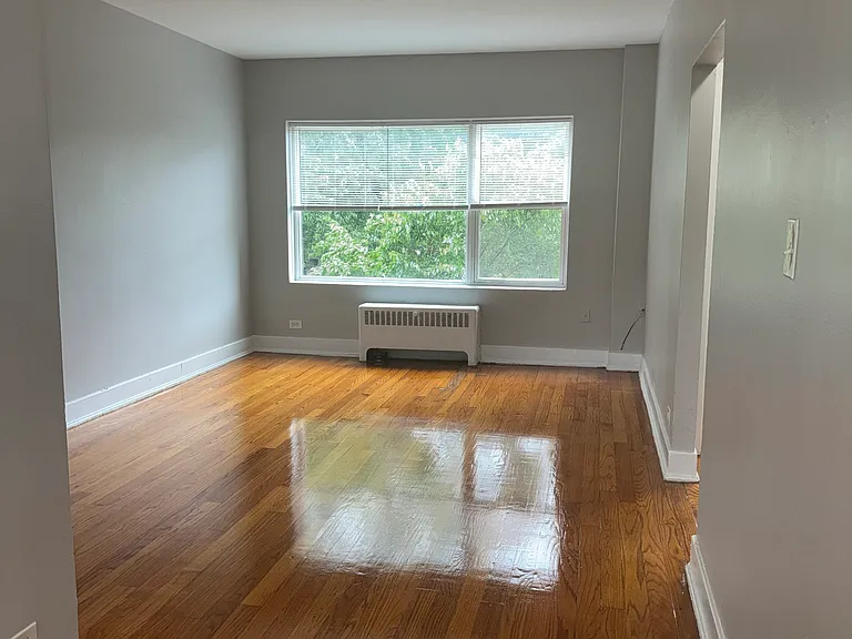 1957 W Lunt Ave #1/2-2 — Photo 2