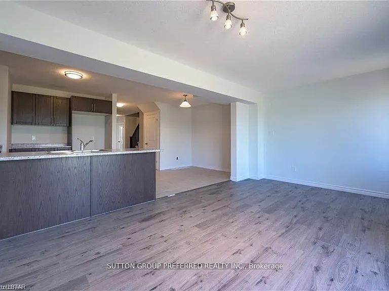 375 Kennington Way — Photo 14