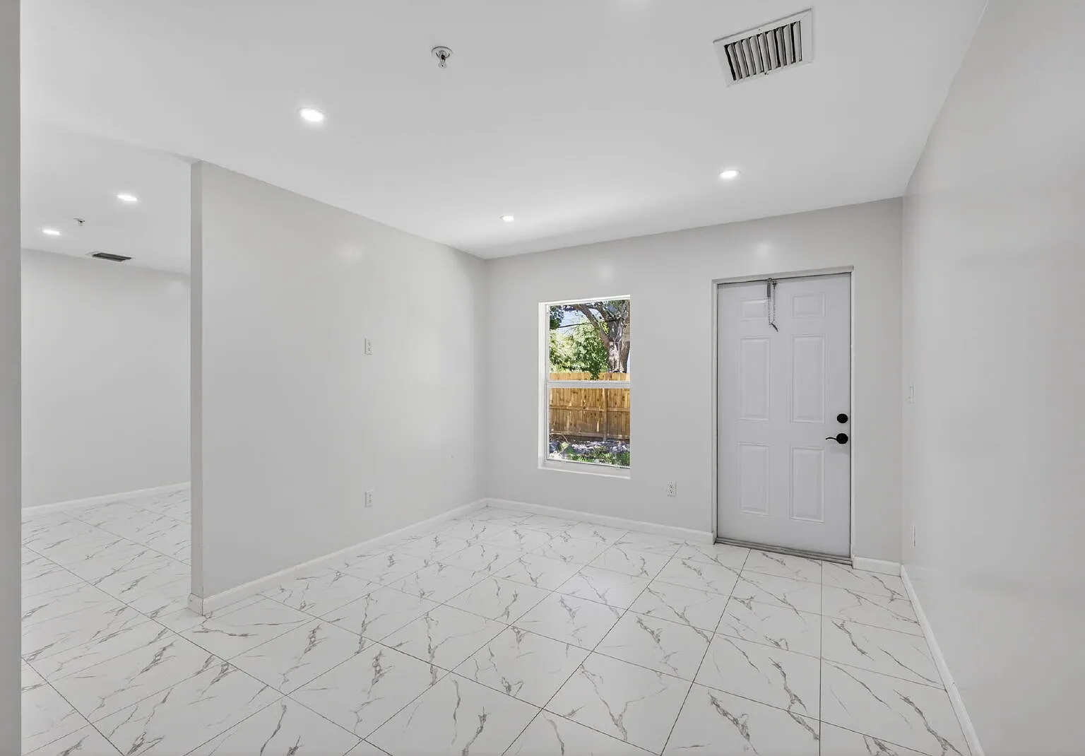 4 bed, 2.0 bath, 1650 sqft, $3,300 — Photo 4
