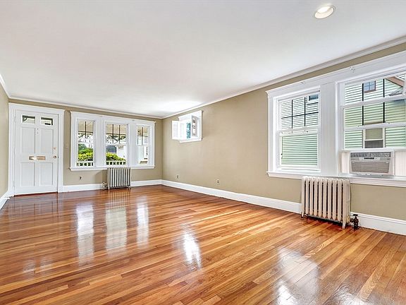 5th image of 37 Riverview St