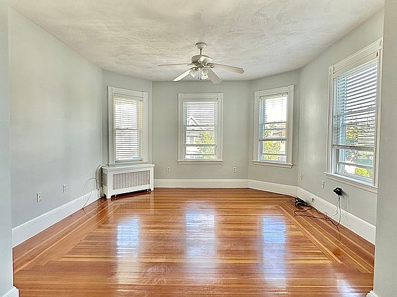 3rd image of 124 Grant Ave #2