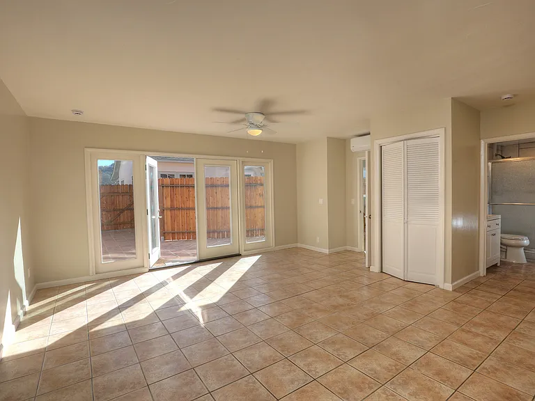 826 Alberta Ave — Photo 5