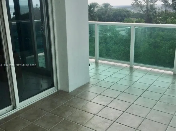 100 Bayview Dr APT 516, Sunny Isles Beach, FL 33160
