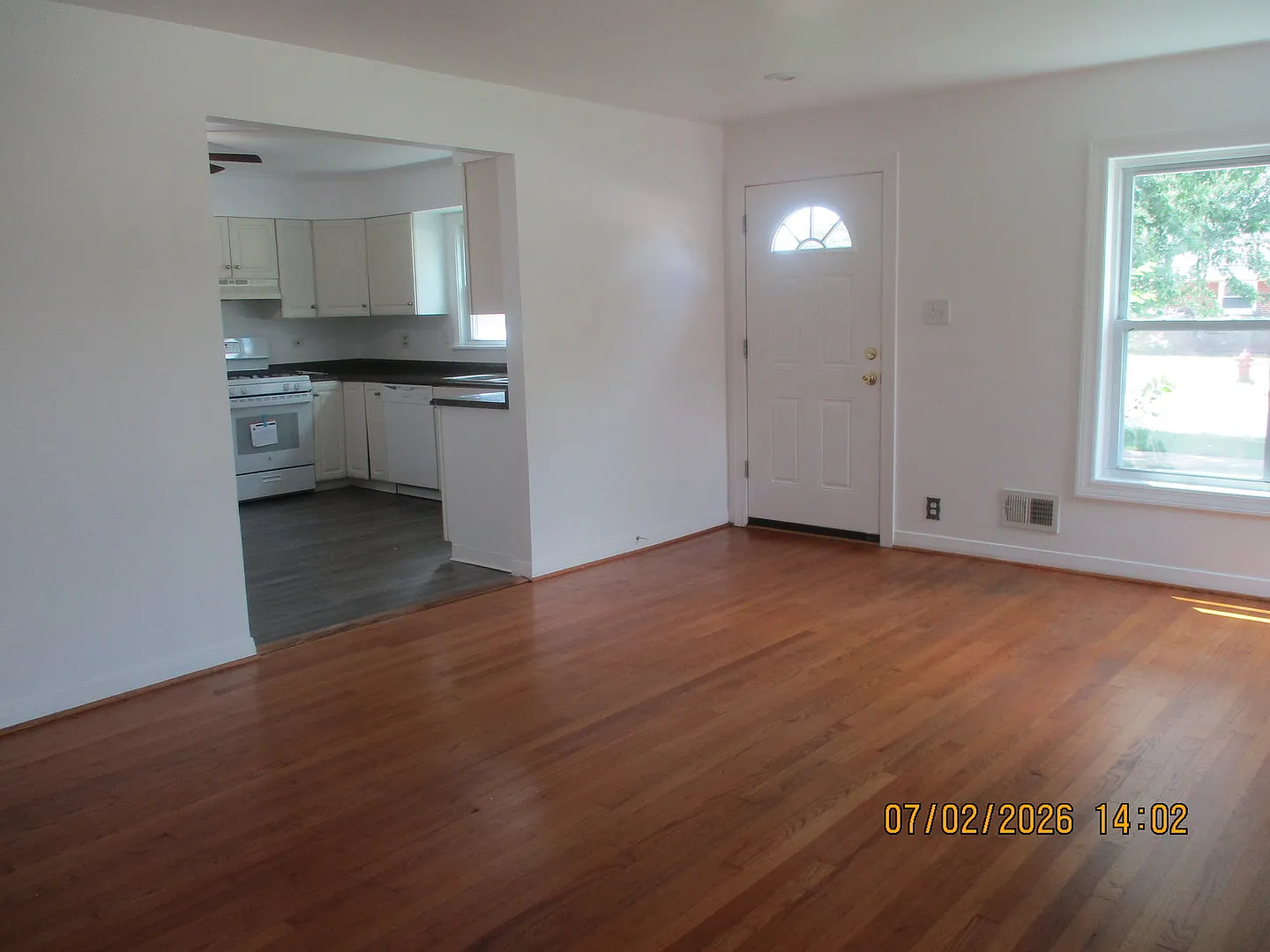 3 bed, 1120 sqft, $2,200 — Photo 3