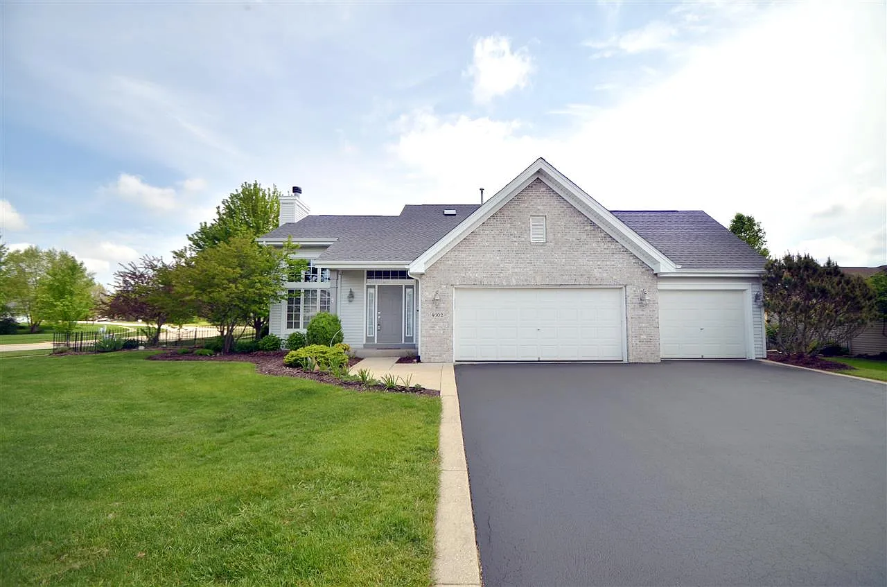 4602 Lindbloom Ln photo 1