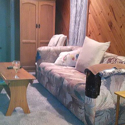 Large den room W/wood stove