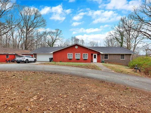 167 Brookbend Rd, Central, SC 29630