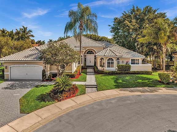 2nd image of 2756 Meadowood Dr #2756