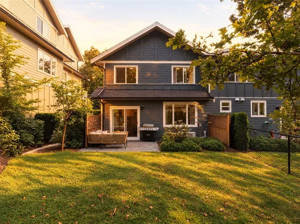 3031 Jackson St #2, Victoria, BC V8T 3Z7