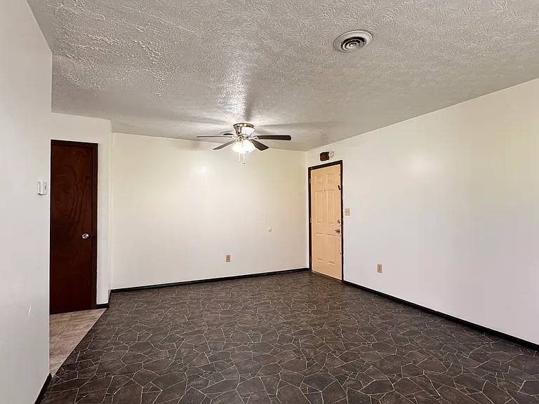 89 Palomino Dr #8 — Photo 2
