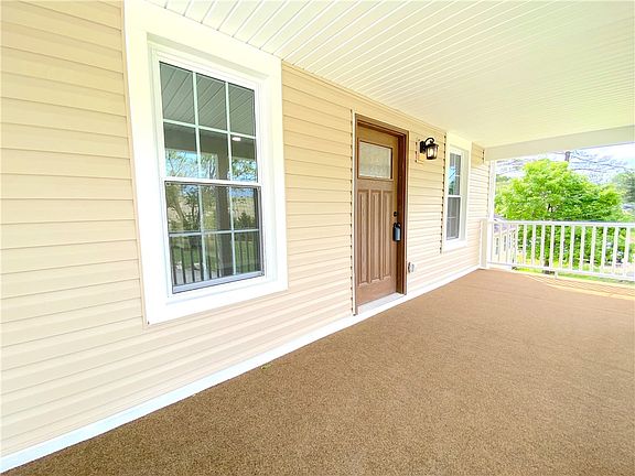 3rd image of 120 Naponic Ln
