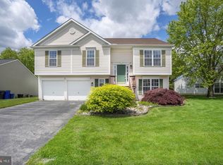 16 E Hawthorne Dr, Newark, DE 19702