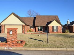 10108 Albert Ln, Yukon, OK 73099