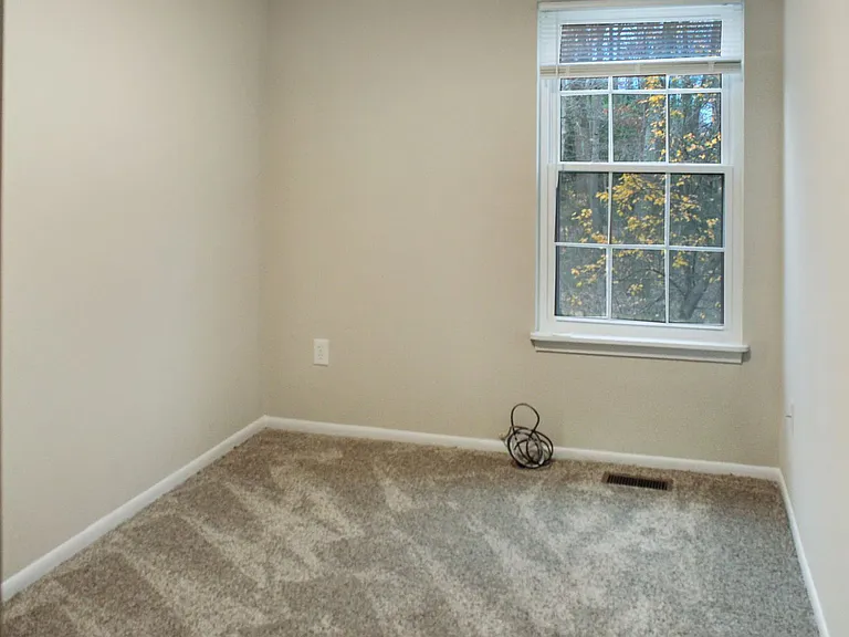 104 Jennifer Dr — Photo 18