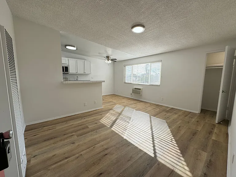 6944-6954 Coldwater Canyon Ave — Photo 4