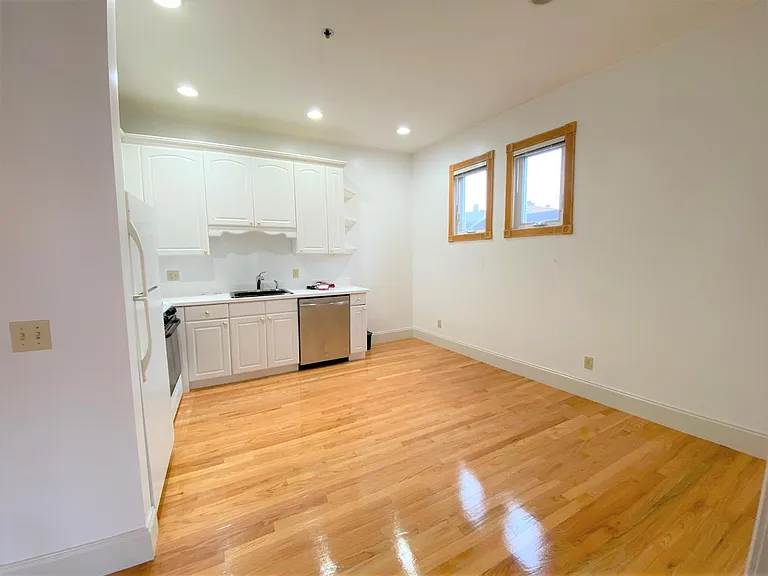 183 Columbia St #301 — Photo 2