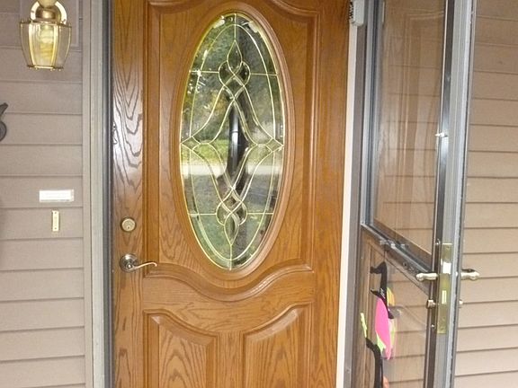 w/updated entry door