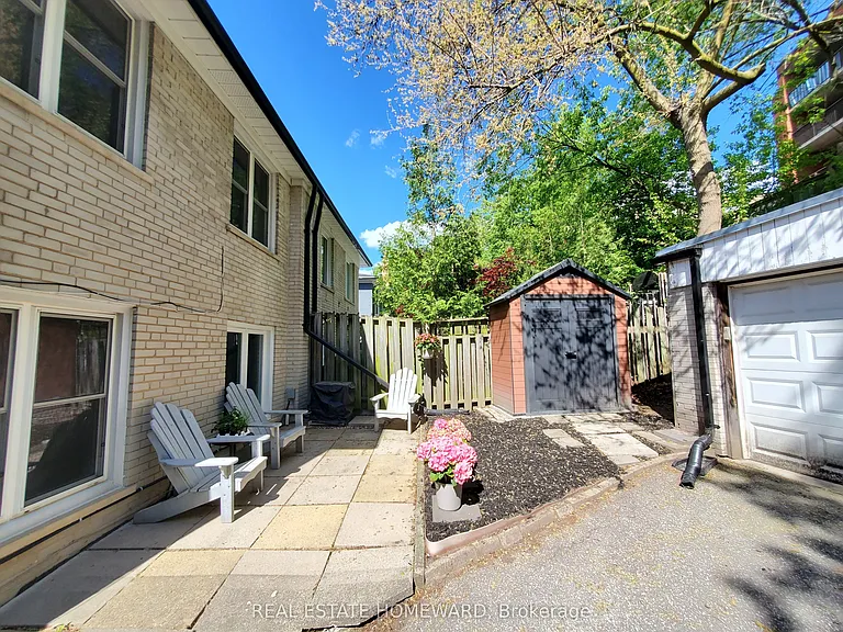 21 Love Cres #MAIN FLOOR — Photo 42