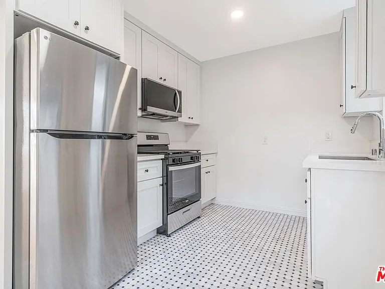 2308 1/2 Pisani Pl — Photo 7