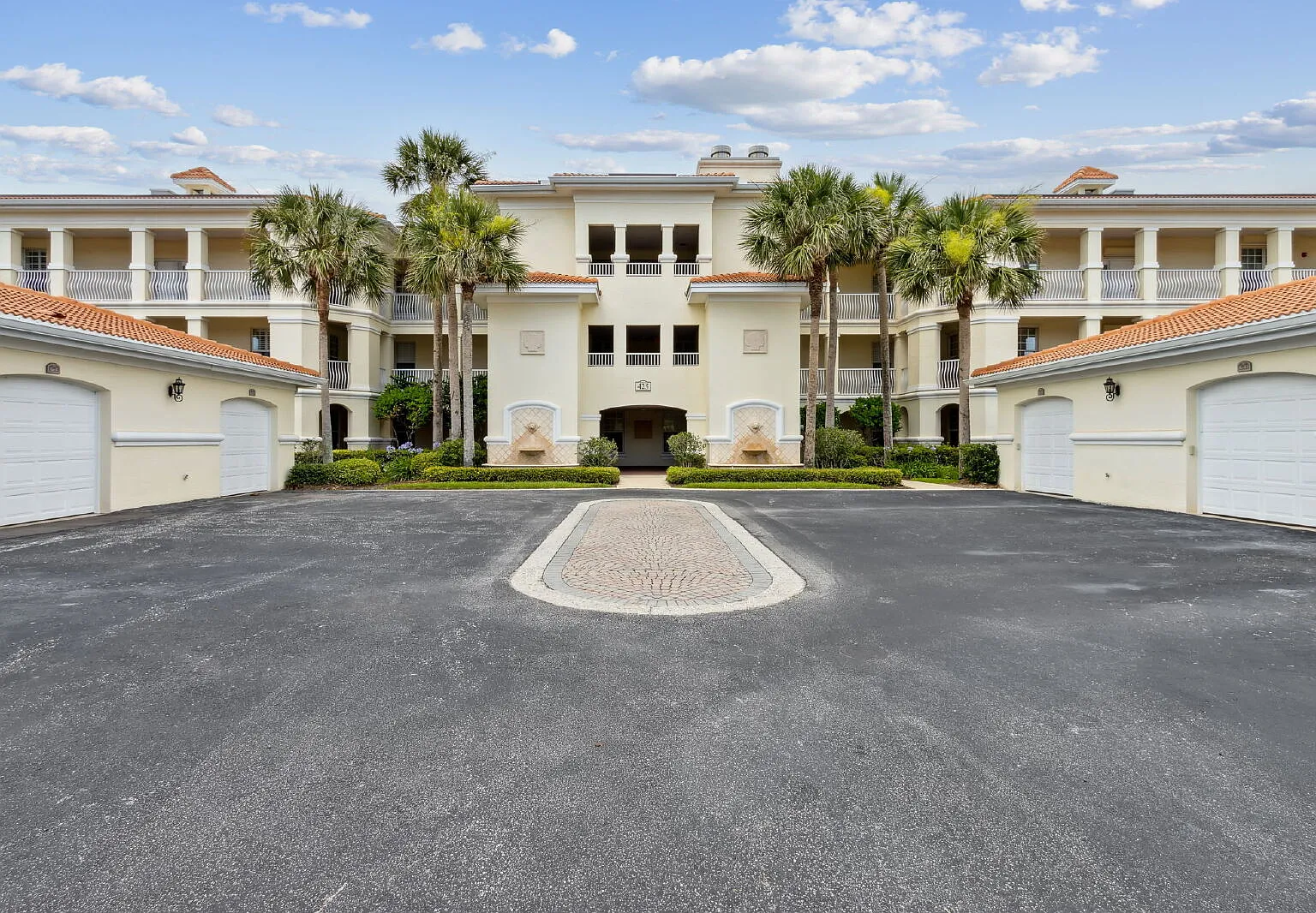 3 bed, 3.0 bath, 2036 sqft, $4,000 — Photo 1