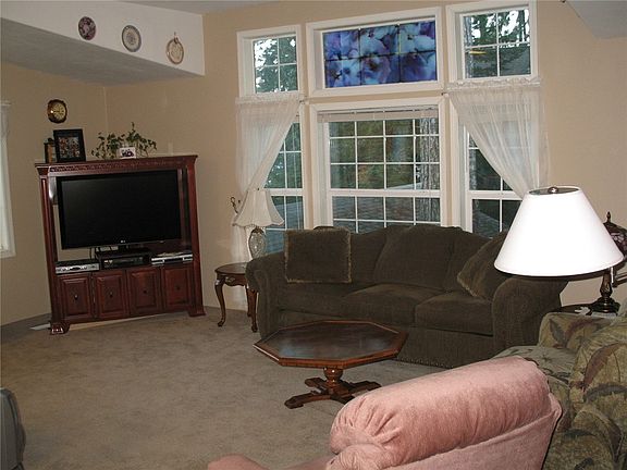 5th image of 2061 E Timberlake West Dr