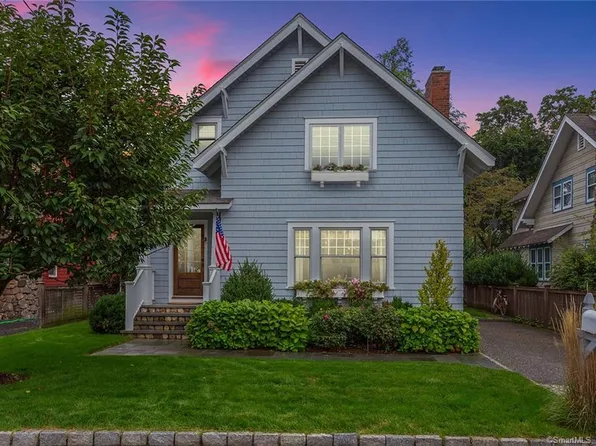 17 Edgewater Dr, Old Greenwich, CT 06870