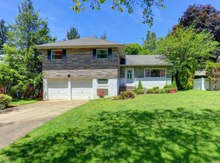 9 Newmarket Rd, Garden City, NY 11530