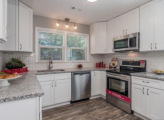 4th image of 8243 Oakley Ln