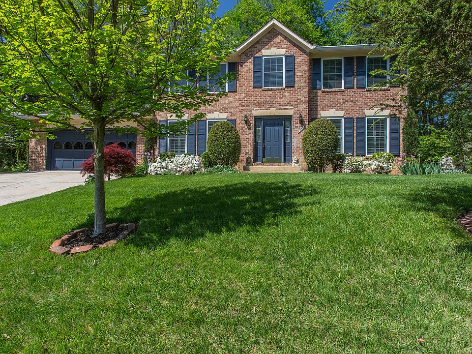 Renovated Colonial on friendly cul de sac