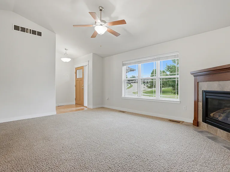 59 Whitechapel Dr — Photo 4