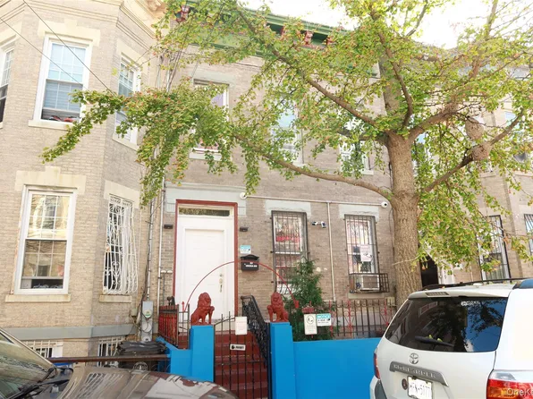 257 Lincoln Avenue, Brooklyn, NY 11208