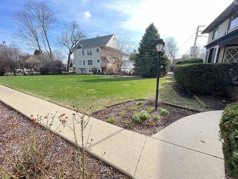 235 E Palatine Rd #2B — Photo 9