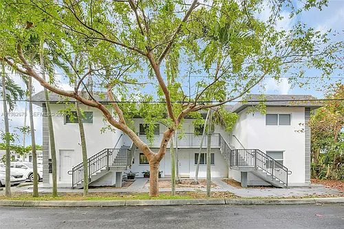 407 SE 9th Ct #3 Photo 1