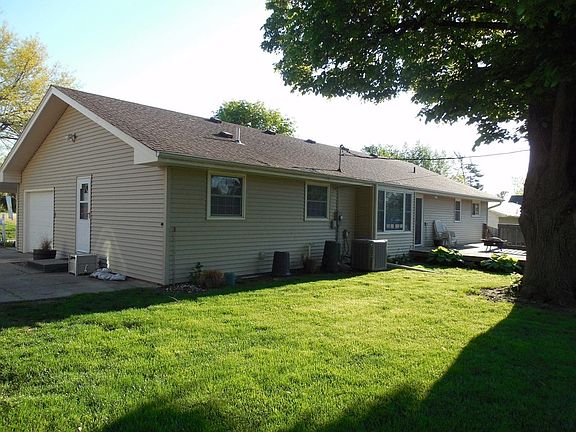 4th image of 1109 Park St