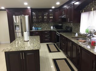 8549 259th St, Floral Park, NY 11001
