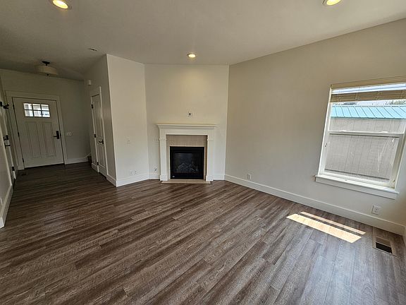 2nd image of 1041 Daybreak Ln