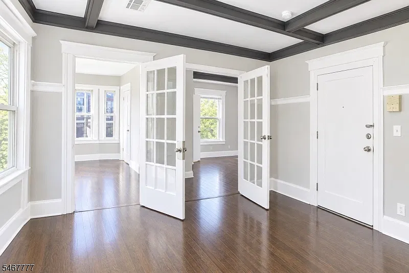 4 bed, 1.0 bath, 1035 sqft, $2,300 — Photo 1