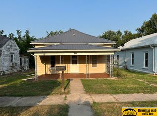 204 N 10th St, Wymore, NE 68466
