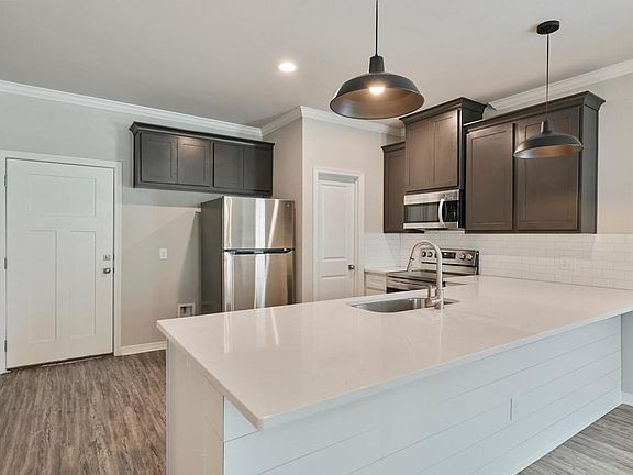 4th image of 1012 Foster Ave #B