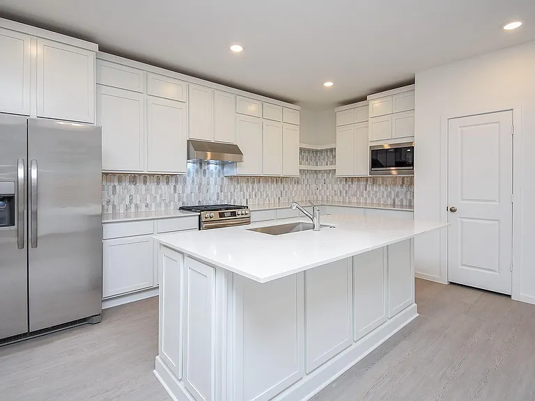 27435 Sunterra Village Dr — Photo 3