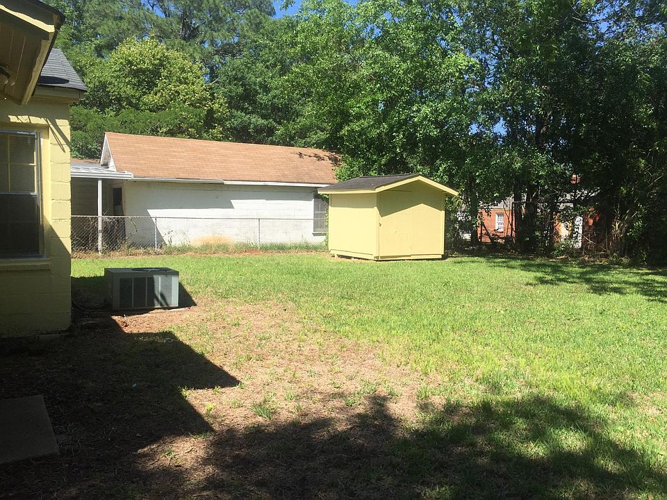 2nd image of 637 W Shawnee Dr