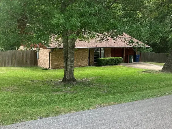 4418 Shady Ln, Huntsville, TX 77320