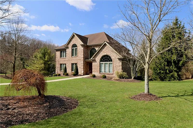 624 Woodvalley Dr photo 1