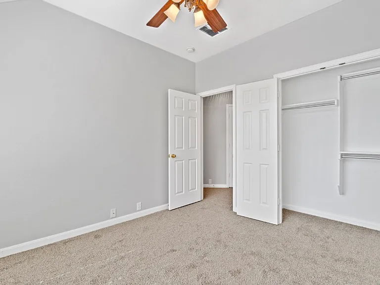 10724 Thoroughbred Dr — Photo 27