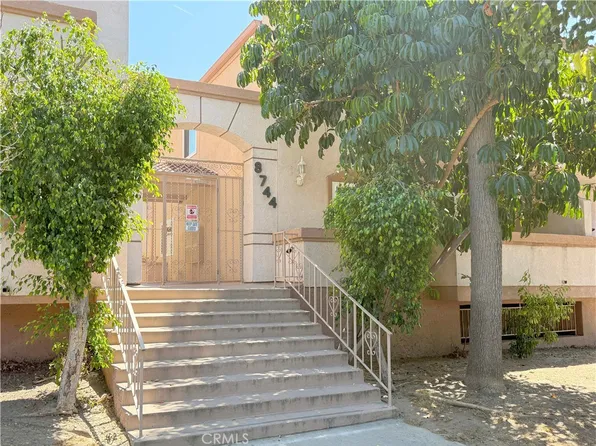8744 Darby Ave Unit 14, Northridge, CA 91325
